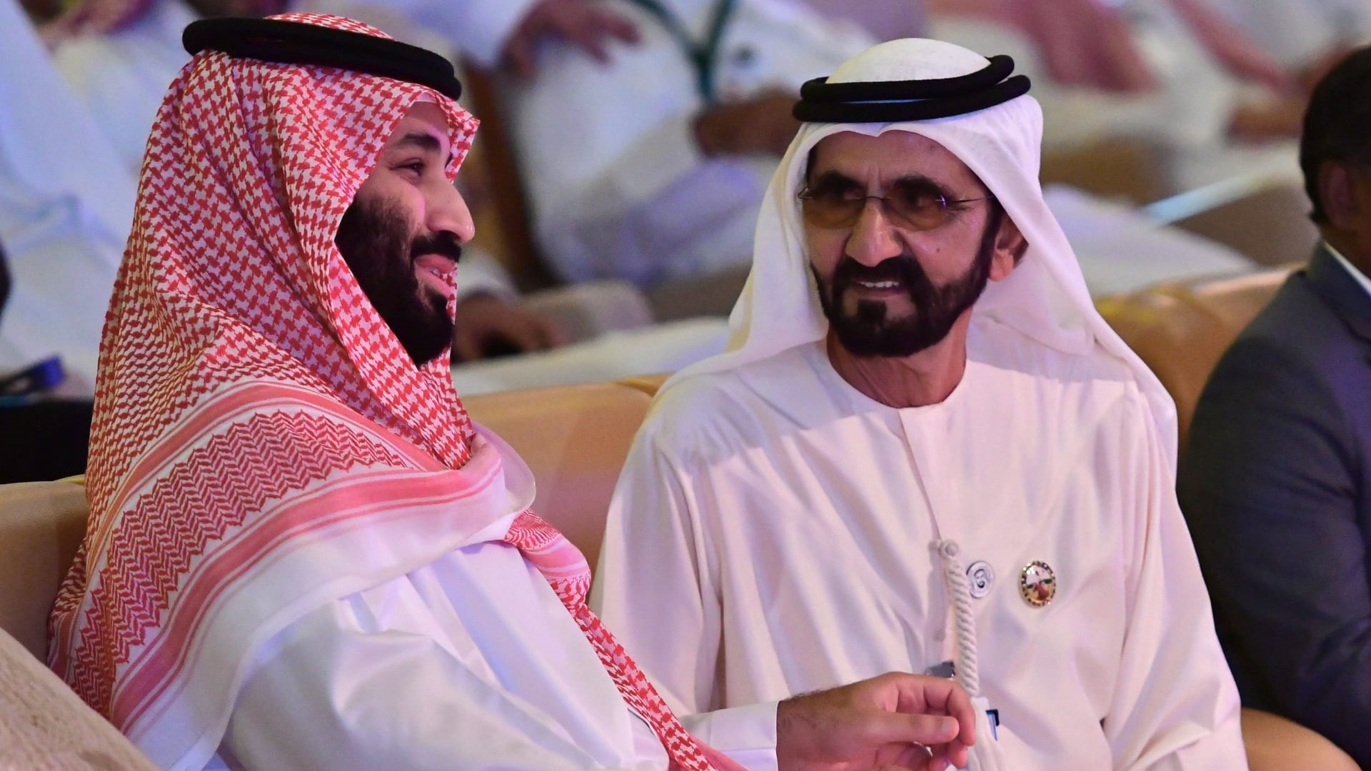 ولي العهد السعودي الأمير محمد بن سلمان مع نائب رئيس دولة الإمارات رئيس مجلس الوزراء حاكم دبي الشيخ محمد بن راشد