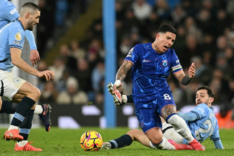 بات بامكان مانشستر سيتي وتشلسي التوقيع مع لاعبين جدد قبل المشاركة في كأس العالم للاندية في حزيران/يونيو 2025