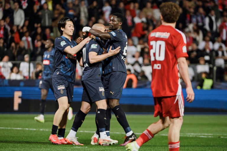 لاعبو رينس يحتفلون بهدف الفوز في مرمى كان (2-1) في نصف نهائي مسابقة كأس فرنسا في الثاني من نيسان/أبريل 2025