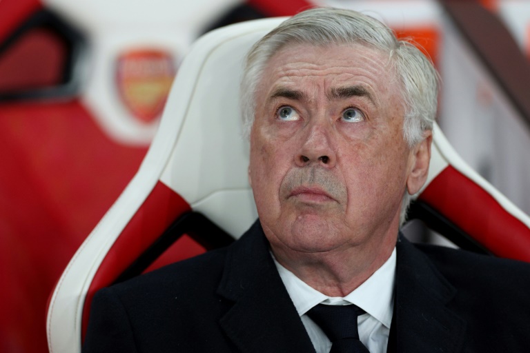 الإيطالي كارلو أنشيلوتي مدرب ريال مدريد الإسباني قبل مواجهة أرسنال الإنكليزي في ذهاب ربع نهائي دوري أبطال أوروبا لكرة القدم. ملعب الإمارات، لندن، في 8 نيسان/أبريل 2025
