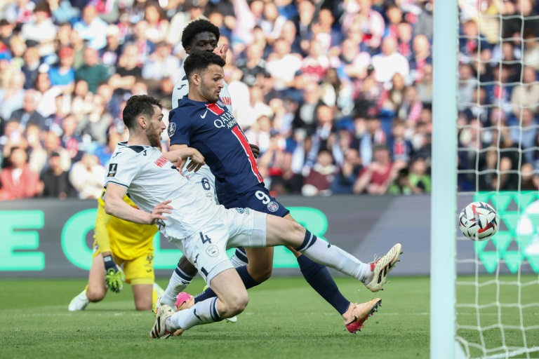 البرتغالي غونسالو راموش مهاجم باريس سان جرمان مسجلا الهدف الثاني في الفوز على لوهافر 2-1 ضمن الدوري الفرنسي لكرة القدم. باريس، في 19 نيسان/أبريل 2025