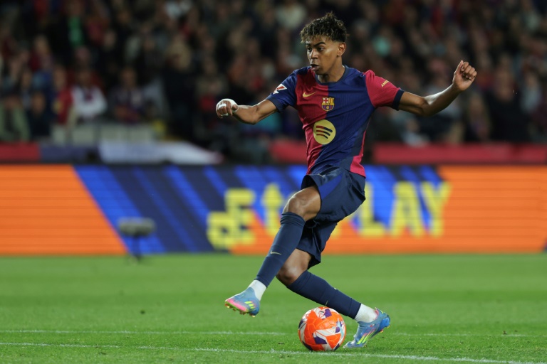 يقدم النجم الشاب لامين جمال اداء كبيرا في مشوار برشلونة نحو رباعية محتملة