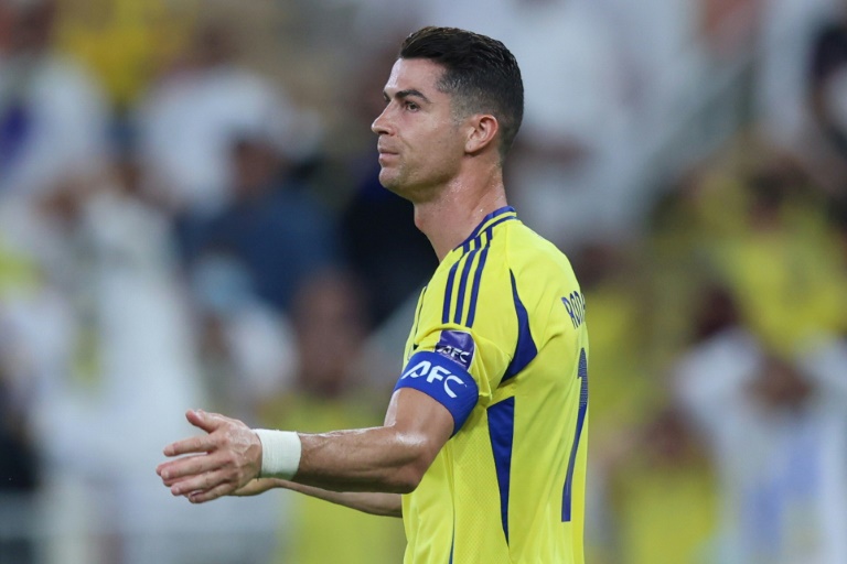 نجم النصرالسعودي البرتغالي كريستيانو رونالدو في لقطة له متحسرا على ضياع فرصة في مواجهة كاواساكي فرونتال الياباني في نصف نهائي دوري ابطال اسيا للنخبة. 30 نيسان/ابريل 2025 