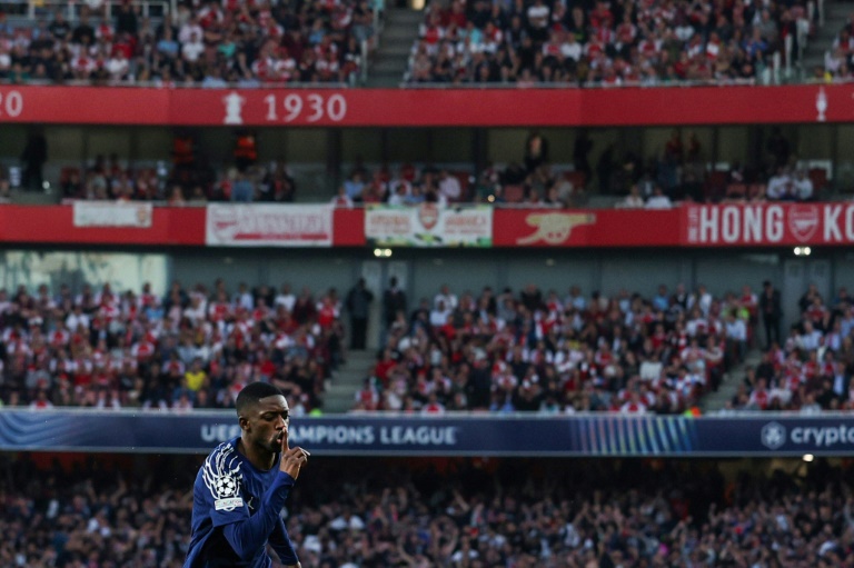 عثمان ديمبيليه يحتفل بتسجيله هدفا لباريس سان جرمان الفرنسي في مرمى مضيفه أرسنال الإنكليزي في ذهاب نصف نهائي دوري أبطال أوروبا لكرة القدم. لندن في 29 نيسان/أبريل 2025