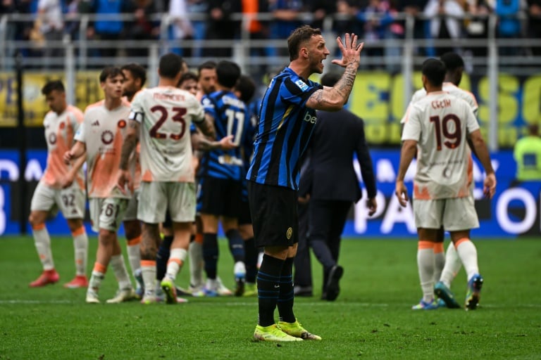المهاجم النمسوي لإنتر ميلان ماركو أرناوتوفيتش مستاء عقب الخسارة امام روما (0-1) في الدوري الايطالي في ميلانو في 27 نيسان/أبريل 2025