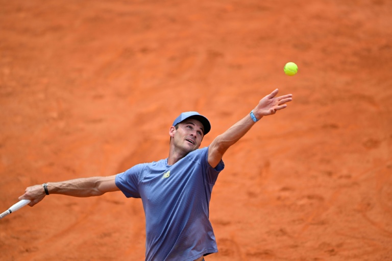 الاميركي تومي بول خلال مباراته ضد المجري هوبرت هوركاتش في ربع نهائي دورة روما في 15 ايار/مايو 2025