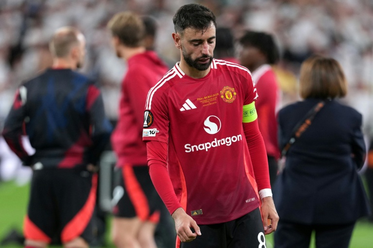 البرتغالي برونو فرنانديش قائد مانشستر يونايتد بعد الخسارة أمام توتنهام في نهائي الدوري الأوروبي 