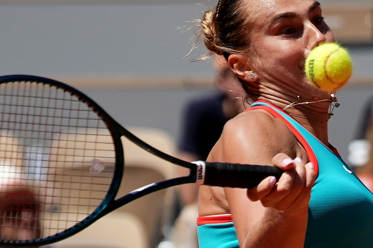 البيلاروسية ارينا سابالينكا خلال مباراتها في الدور الثالث لبطولة فرنسا المفتوحة في كرة المضرب، باريس في 30 أيار/مايو 2025