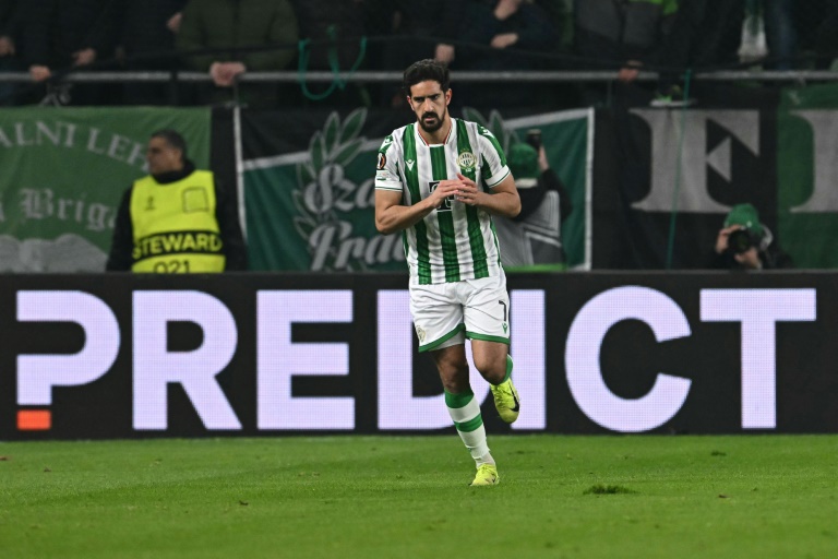 انتقل التونسي بن رمضان من فيرينتسفاروش المجري إلى الأهلي المصري