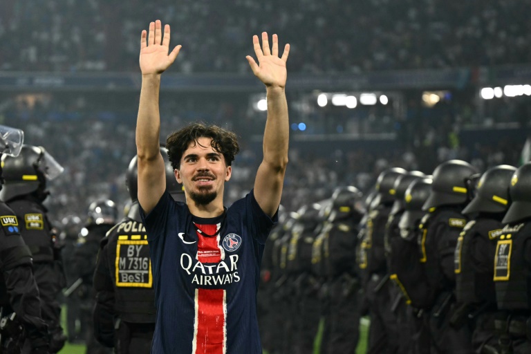 أحرز فيتينيا لقب دوري أبطال أوروبا في كرة القدم مع باريس سان جرمان