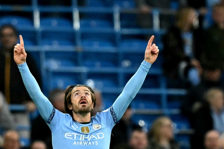 جاك غريليش يحتفل بهدفه ضد ليستر سيتي ضمن الدوري الانكليزي لكرة القدم