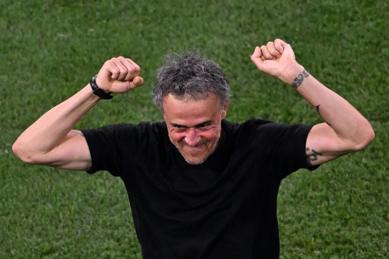 الإسباني لويس إنريكي مدرب باريس سان جرمان الفرنسي محتفلا بعد الفوز على إنتر الإيطالي في نهائي دوري أبطال أوروبا لكرة القدم. ملعب أليانتس أرينا، ميونيخ، في 31 أيار/مايو 2025