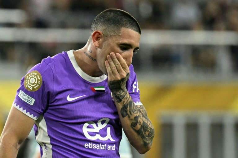 الأرجنتيني فاكوندو زابالا مدافع العين الإماراتي خلال مواجهة يوفنتوس الإيطالي ضمن مسابقة كأس العالم للأندية بكرة القدم. ملعب أودي فيلد، واشنطن، في 18 حزيران/يونيو 2025