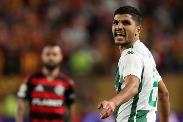 محمد بن علي مدافع الترجي التونسي في مواجهة فلامنغو البرازيلي في كأس العالم للأتدية بكرة القدم. ملعب لينكولن فايننشال فيلد، فيلادلفيا، في 16 حزيران/يونيو 2025