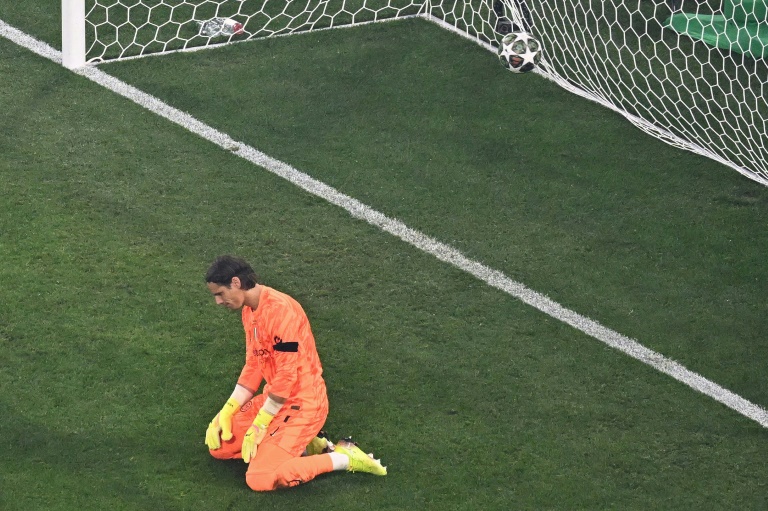 السويسري يان سومر حارس مرمى إنتر ميلان الإيطالي خلال مواجهة باريس سان جرمان الفرنسي في نهائي دوري أبطال أوروبا لكرة القدم. ملعب أليانتس أرينا، ميونيخ، في 31 أيار/مايو 2025