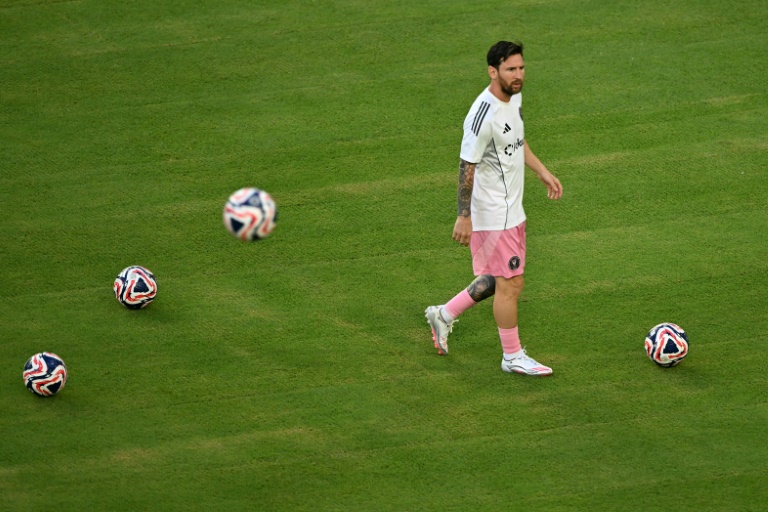 الأرجنتيني ليونيل ميسي في تمارين إنتر ميامي الأميركي قبل مواجهة بورتو البرتغالي ضمن مسابقة كأس العالم للأندية بكرة القدم، في 18 حزيران/يونيو 2025
