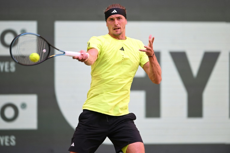 الالماني الكسندر زفيريق خلال مباراته ضمن دورة هاله الالمانية لكرة المضرب الخميس في 19 حزيران/يونيو 2025