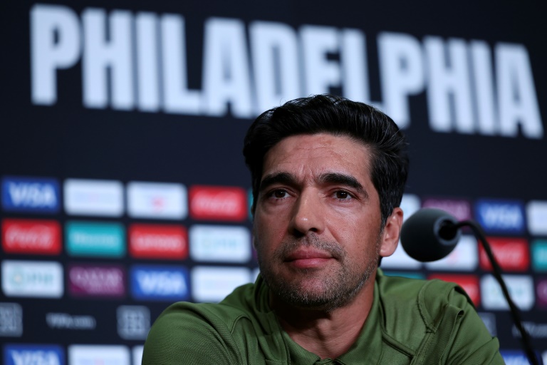 البرتغالي أبيل فيرارا مدرب بالميراس البرازيلي في مؤتمر صحافي قبل مواجهة بوتافوغو ضمن كأس العالم للأندية بكرة القدم. فيلادلفيا، في 27 حزيران/يونيو 2025