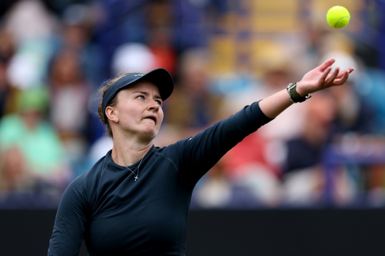 انسحبت بطلة ويمبلدون التشيكية باربورا كرايتشيكوفا المصنفة السابعة عشرة عالميا من دون إيستبورن المفتوحة بعدما تعرضت لاصابة في فخذها الأيمن