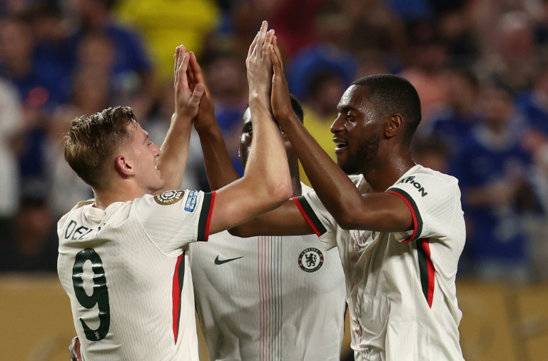 لاعبو تشلسي الإنكليزي يحتفلون في مواجهة الترجي التونسي ضمن مسابقة كأس العالم للأندية بكرة القدم. ملعب لينكولن فايننشينال فيلد، فيلاديلفيا، في 24 حزيران/يونيو 2025