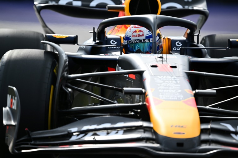 يتأخر سائق ريد بول الهولندي ماكس فيرستابن بفارق 43 نقطة عن سائق ماكلارين الاسترالي أوسكار بياستري في سباق لقب بطولة العالم للسائقين