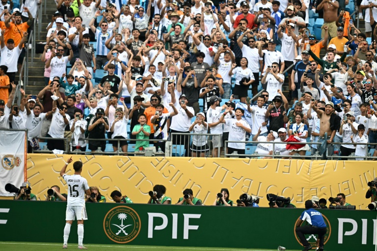 التركي أردا غولر مهاجم ريال مدريد الإسباني يحتفل بهدفه في مرمى باتشوكا المكسيكي في كأس العالم للأندية بكرة القدم. ملعب بانك أوف أميريكا، شارلوت، في 22 حزيران/يونيو 2025