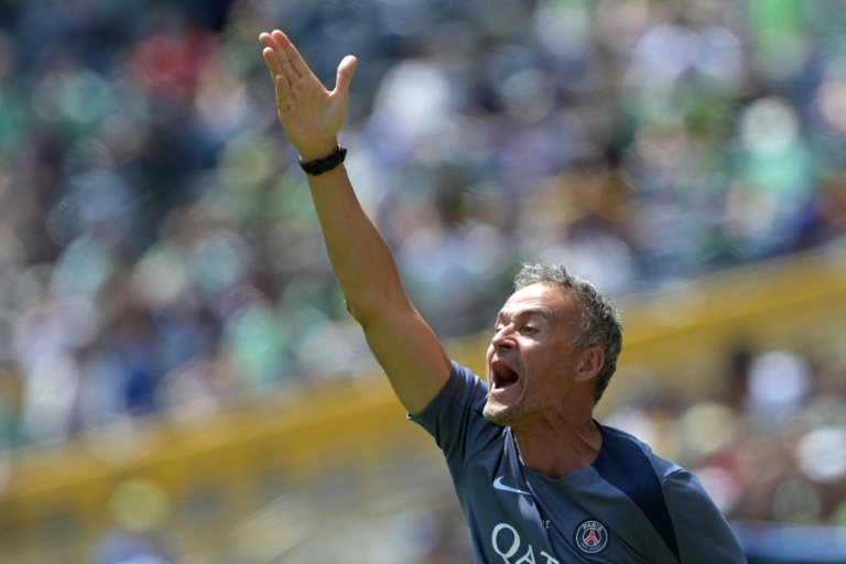 الإسباني لويس إنريكي مدرب باريس سان جرمان الفرنسي في مواجهة سياتل ساوندرز الأميركي، في مسابقة كأس العالم للأندية بكرة القدم. ملعب لومين فيلد، سياتل، في 23 حزيران/يونيو 2025