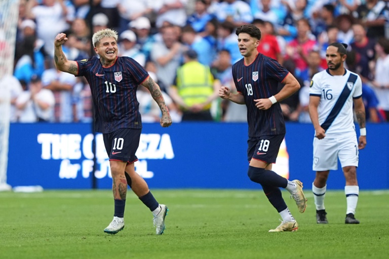 دييغو لونا مهاجم الولايات المتحدة يحتفل بعد تسجيله هدفا في مرمى غواتيمالا في نصف نهائي الكأس الذهبية لاتحاد الكونكاكاف. 2 تموز/يوليو 2025