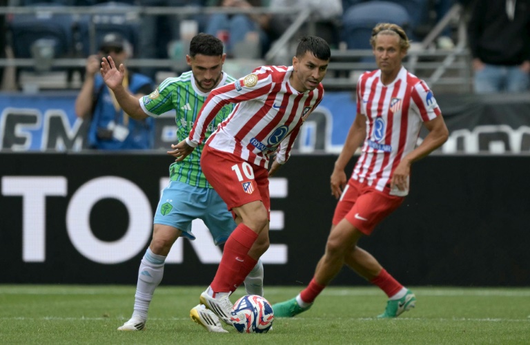 المهاجم الارجنتيني لنادي أتلتيكو مدريد الاسباني أنخل كوريا خلال المباراة ضد سياتل ساوندرز الاميركي في دور المجموعات لمونديال الاندية في ملعب لومين فيلد في سياتل في 19 حزيران/يونيو 2025