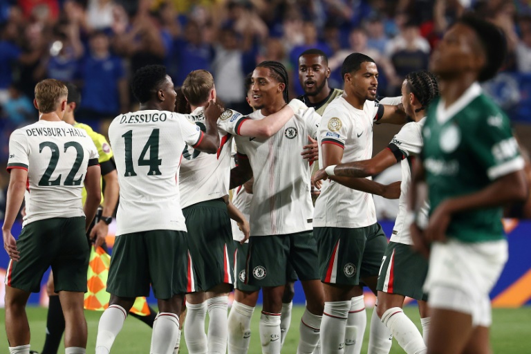 لاعبو تشلسي الإنكليزي يحتفلون بهدف ثان في مرمى بالميراس البرازيلي ضمن ربع نهائي مونديال الأندية بكرة القدم. فيلادلفيا، في 4 تموز/يوليو 2025