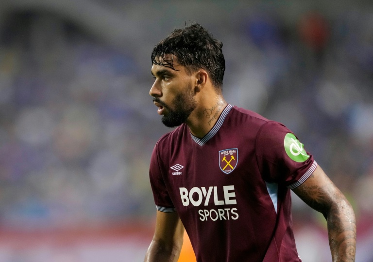البرازيلي لوكاس باكيتا لاعب نادي وست هام الإنكليزي لكرة القدم أثناء مباراة ودية أمام إيفرتون في شيكاغو، الولايات المتحدة. في 30 تموز/يوليو 2025.