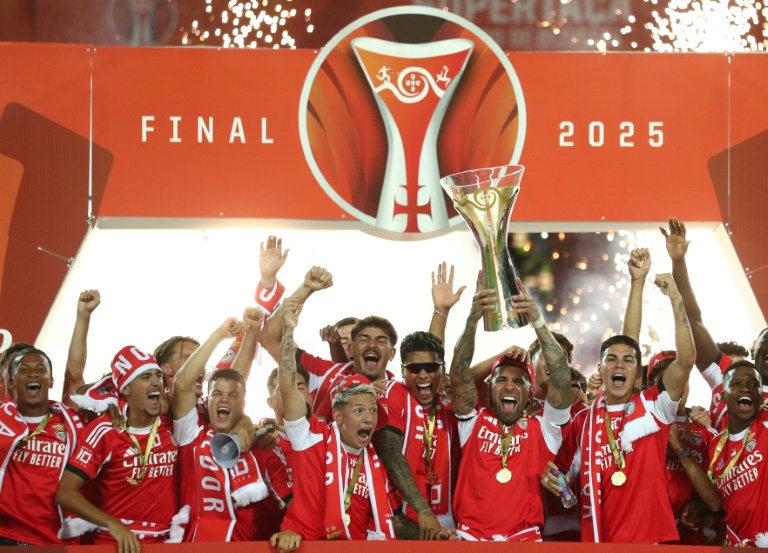 أحرز بنفيكا لقب الكأس السوبر البرتغالية على حساب جاره سبورتينغ بطل الثنائية