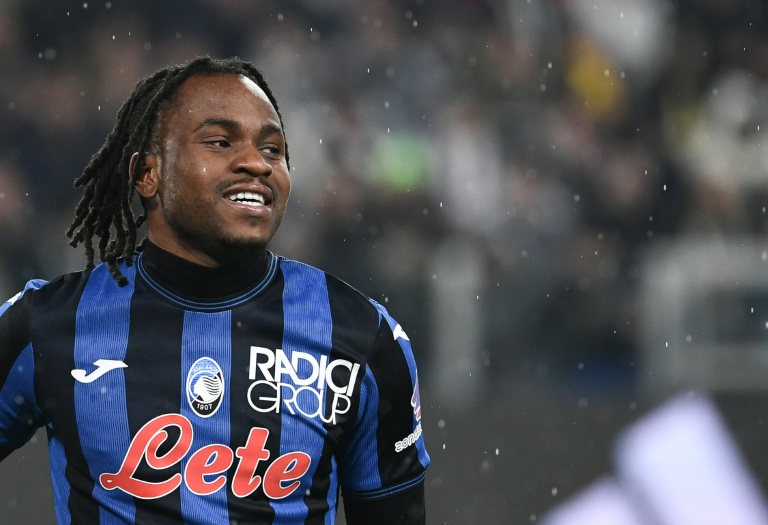 النيجيري أديمولا لوكمان مهاجم أتالانتا في مواجهة يوفنتوس ضمن الدوري الإيطالي لكرة القدم، على ملعب أليانتس ستاديوم في تورينو، في 9 آذار/مارس 2025