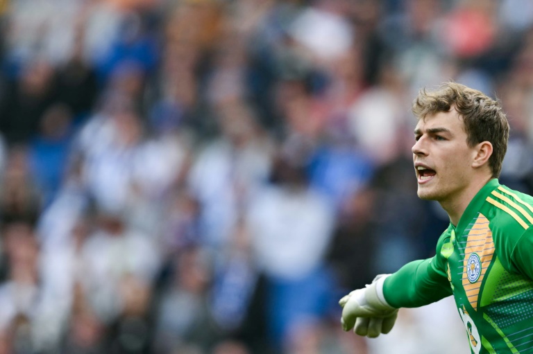 وقع وست هام مع الحارس الدنماركي مادس هيرمانسن من ليستر