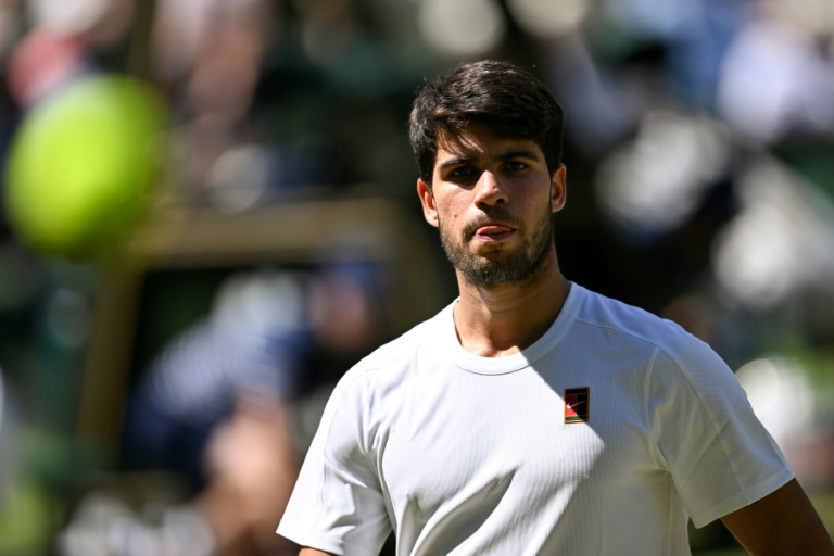 الاسباني كارلوس الكاراس يستعد لخوض غمار دورة سينسيناتي الاميركية في كرة المضرب لماسترز الالف نقطة.