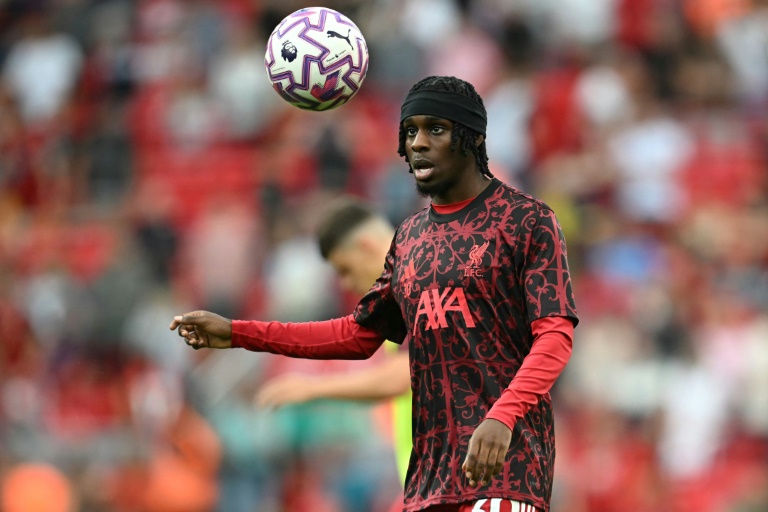 الهولندي جيريمي فريمبونغ لاعب ليفربول الإنكليزي