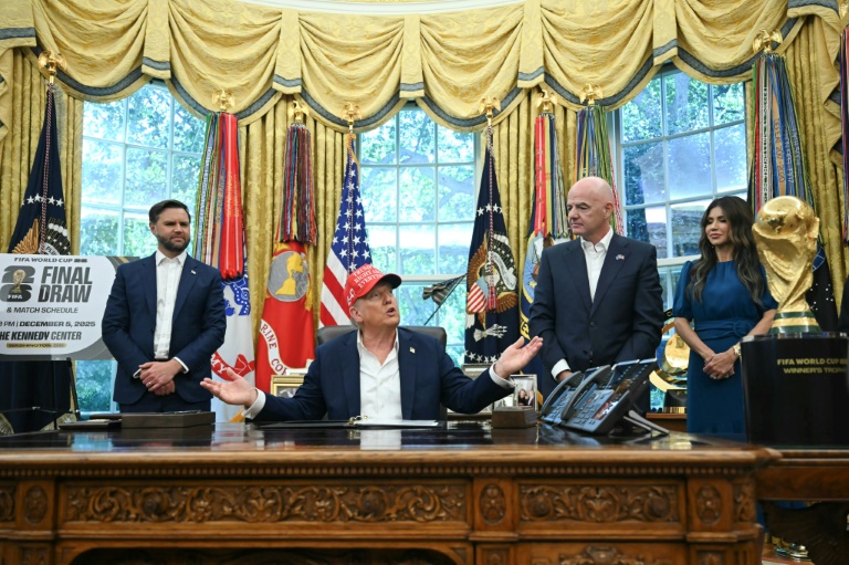 الرئيس الاميركي دونالد ترامب يعلن من البت الابيض موعد اجراء مراسم قرعة مونديال 2026. 22 آب/اغسطس 2025