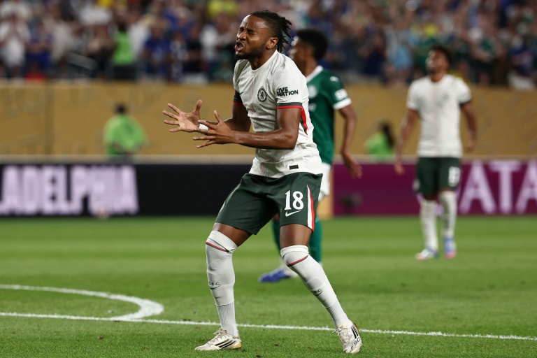 الفرنسي كريستوفر نكونكو مهاجم تشلسي أمام بالميراس في الدور ربع النهائي لمسابقة مونديال للأندية في ملعب لينكولن فاينانشال فيلد في فيلادلفيا في 4 تموز/يوليو 2025