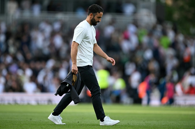 البرتغالي روبن أموريم يخرج حزينا بعد الخسارة المحرجة امام غريسمبي من الدرجة الرابعة في الدور الثاني من كأس الرابطة الإنكليزية لكرة القدم الأربعاء في 28 آب/أغسطس 2025