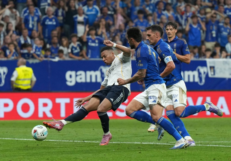 الفرنسي كيليان مبابي يفتتح التسجيل لريال مدريد في مرمى مضيفه ريال أوفييدو في الدوري الإسباني لكرة القدم. أفييدو في 24 آب/أغسطس 2025