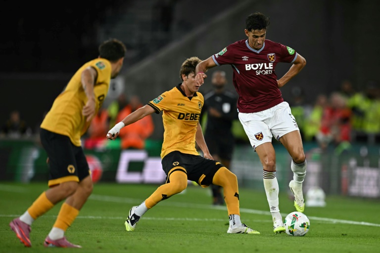 سيحمل أكرد (يمين) ألوان مرسيليا بعد انتقاله من وست هام الإنكليزي