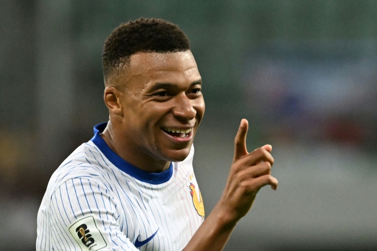 مهاجم وقائد منتخب فرنسا كيليان مبابي محتفلا بتسجيله الهدف الثاني لمنتخب بلاده في مرى اوكرانيا. 5 ايلول/سبتمبر 2025