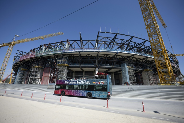 صورة تظهر أعمال البناء في ملعب كامب نو في برشلونة في 23 ايار/مايو 2025