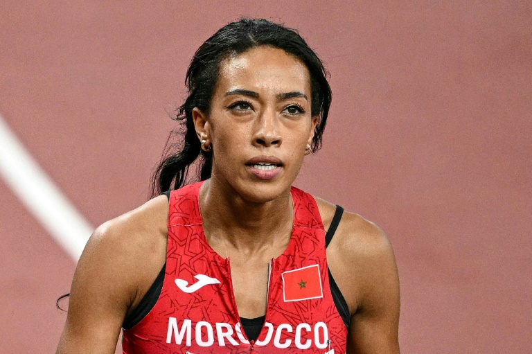 المغربية اسيا رزيقي خلال تصفيات سباق 800 م في بطولة العالم لألعاب القوى في طوكيو في 18 أيلول/سبتمبر 2025