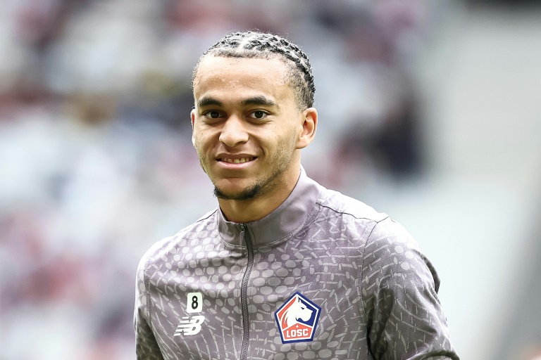 إيثان مبابي لاعب ليل قبل مواجهة تولوز في الدوري الفرنسي لكرة القدم، في 14 أيلول/سبتمبر 2025