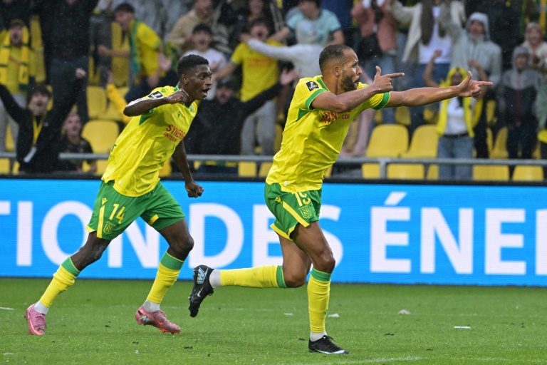 المغربي يوسف العربي يحتفل بهدفه بقميص نانت في مرمى رين ضمن الدوري الفرنسي لكرة القدم، في 20 أيلول/سبتمبر 2025