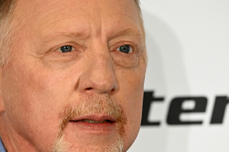 النجم الألماني السابق في كرة المضرب بوريس بيكر أثناء مؤتمر صحافي لإطلاق حملة ترويجية في فندق أدلون كيمبينسكي. برلين في 31 تموز/يوليو 2025.