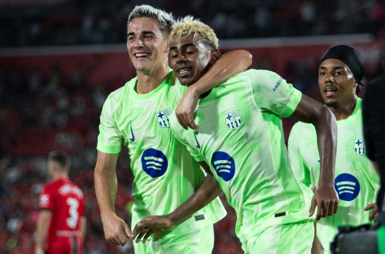 لم يلعب غافي (يسار) منذ آب/أغسطس بسبب مشكلات في الغضروف