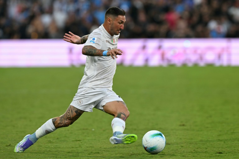 ماتيو بوليتانو لاعب نابولي في مواجهة ساسوولو ضمن الدوري الإيطالي لكرة القدم، في 23 آب/أغسطس 2025