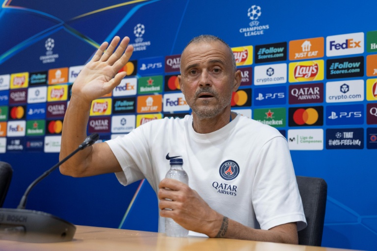 لويس إنريكي مدرب باريس سان جرمان خلال المؤتمر الصحافي عشية مواجهة برشلونة في الملعب الأولمبي لويس كومبانيس في مونتجوي في 30 ايلول/سبتمبر 2025